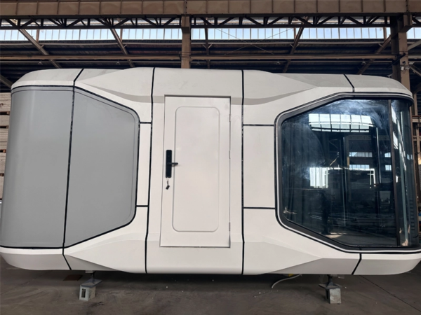 Space Capsule House E2